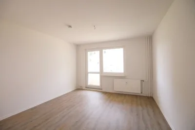 3-Raum-Wohnung mit Balkon in Pößneck-Ost - Wohnzimmer (225412)