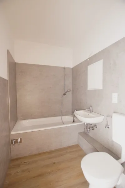 3-Raum-Wohnung mit Balkon in Pößneck-Ost - Bad (225416)