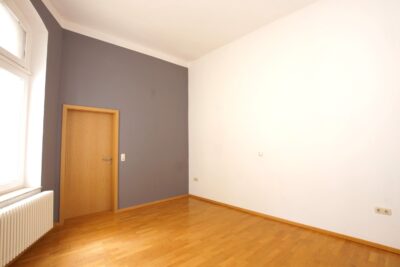 3-Raumwohnung direkt am Markt in Pößneck - Schlafzimmer (225143)