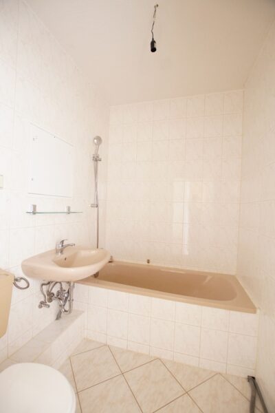 3-Raum-Wohnung mit Balkon in Pößneck-Ost - Bad (225349)