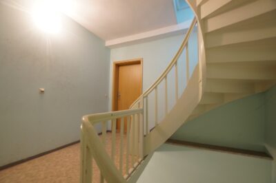 Große 2-Raumwohnung in Stadtnähe - Treppenhaus (225307)