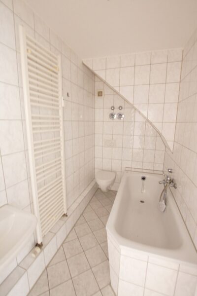 Große 2-Raumwohnung in Stadtnähe - Bad (225302)